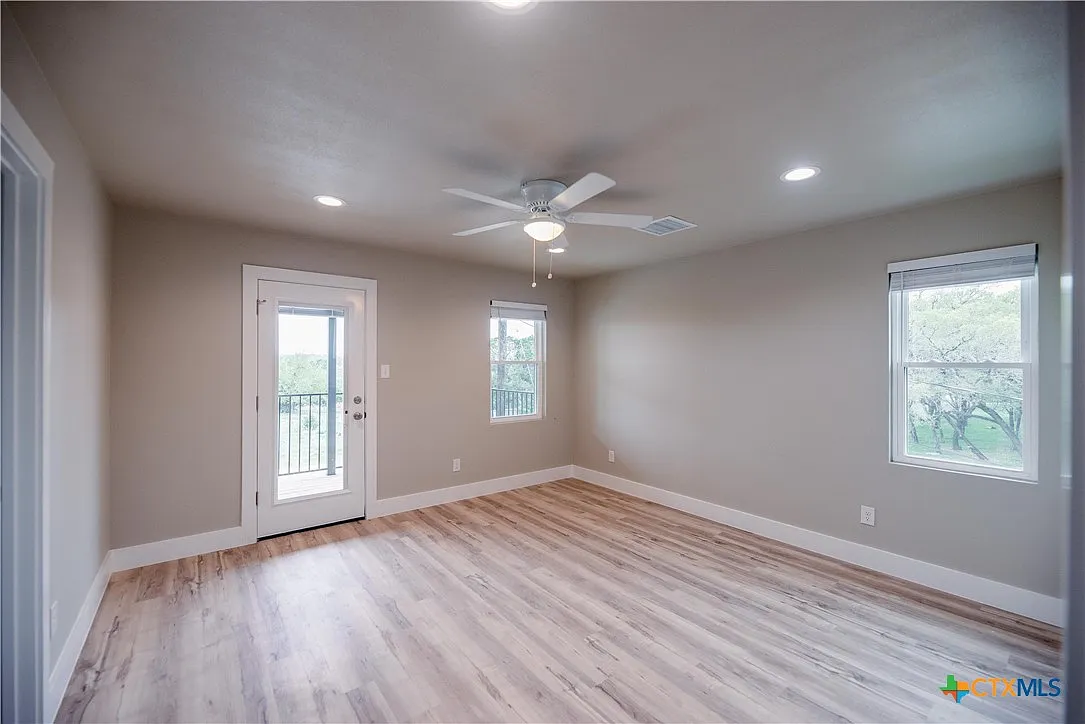 3 bed, 2.5 bath, 1419 sqft, $1,995 — Photo 2