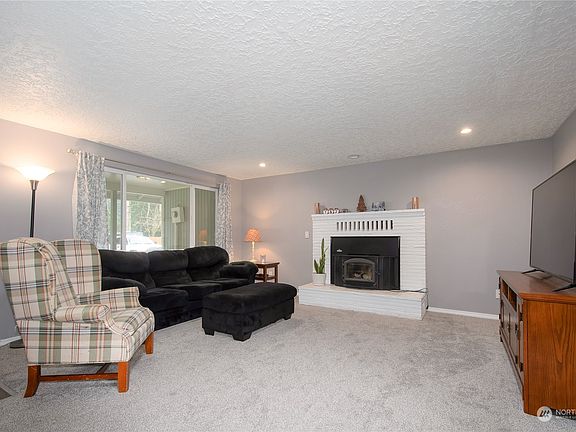 4th image of 14117 NE 272nd Way