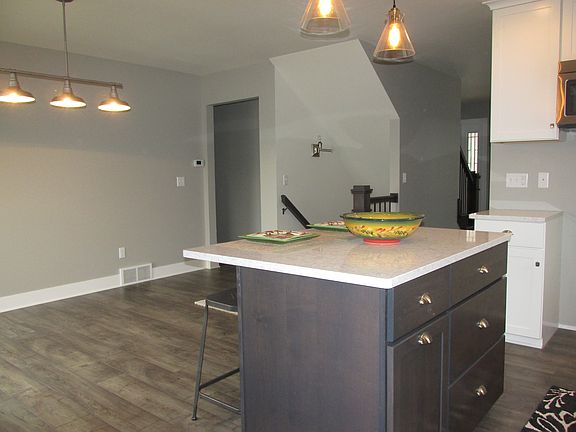 4th image of 415 N 10th St