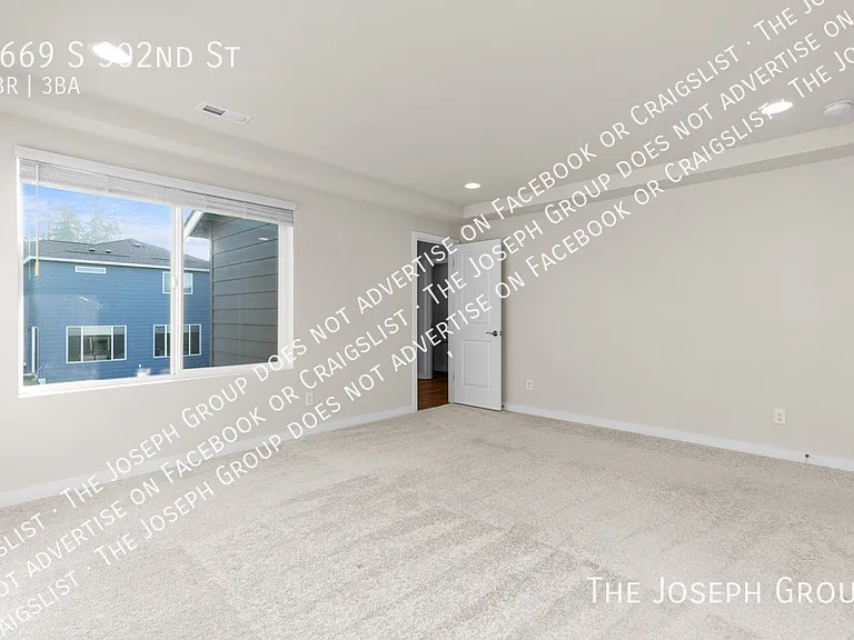 5669 S 302nd St — Photo 23