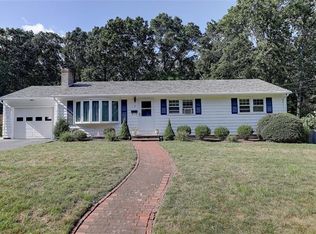 81 Maplewood Dr, East Greenwich, RI 02818