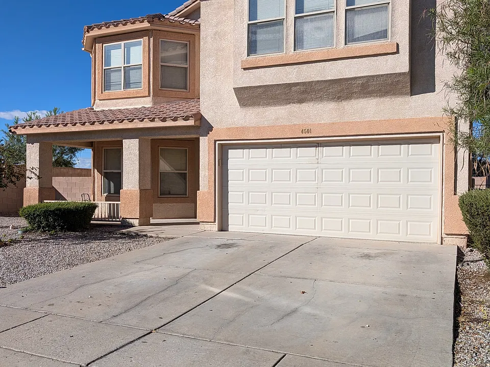 4501 Los Valles Dr NW