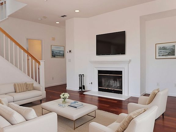 3rd image of 102 Mahogany Ln