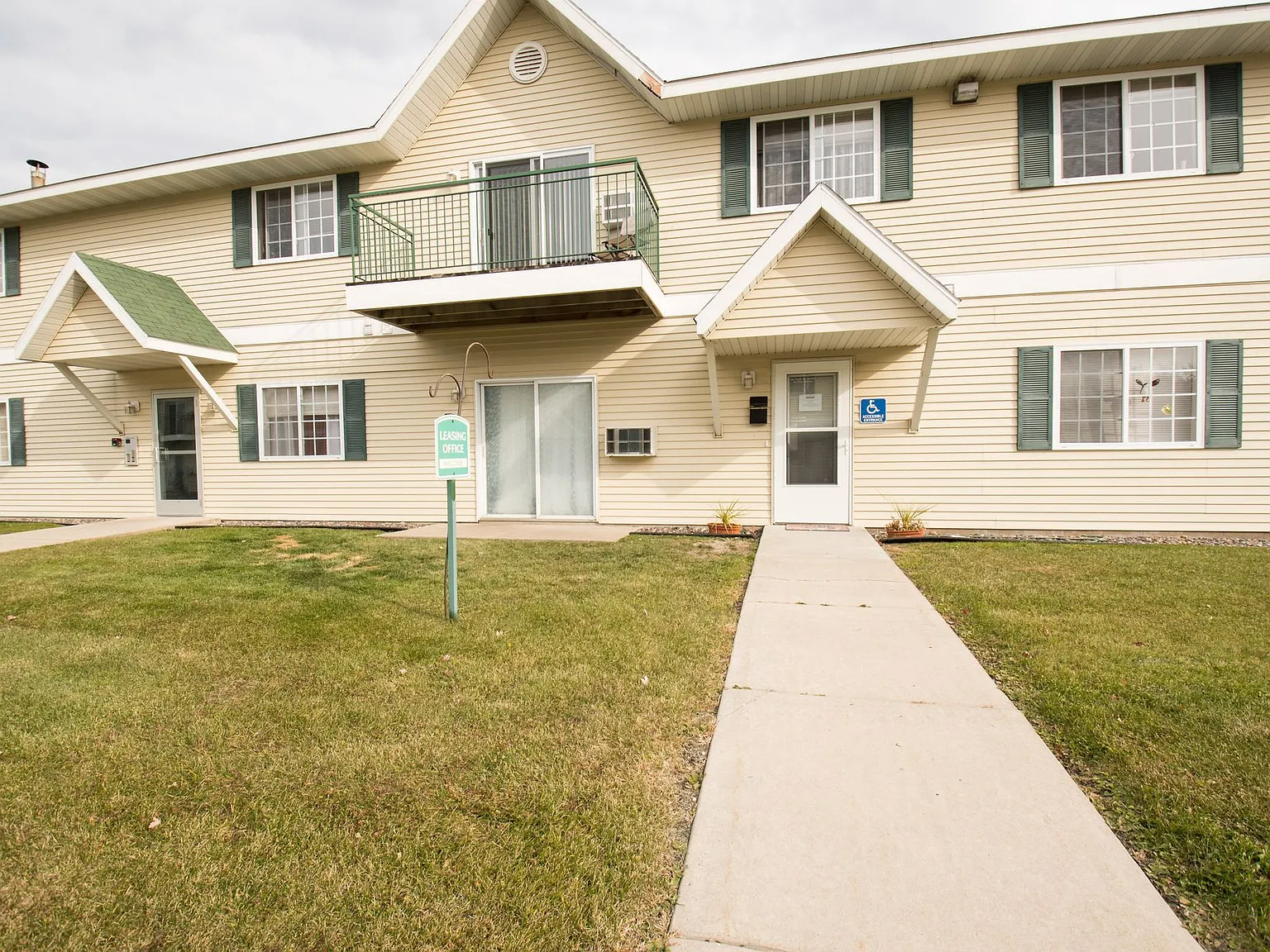 Pheasant Run Apartments — Photo 3