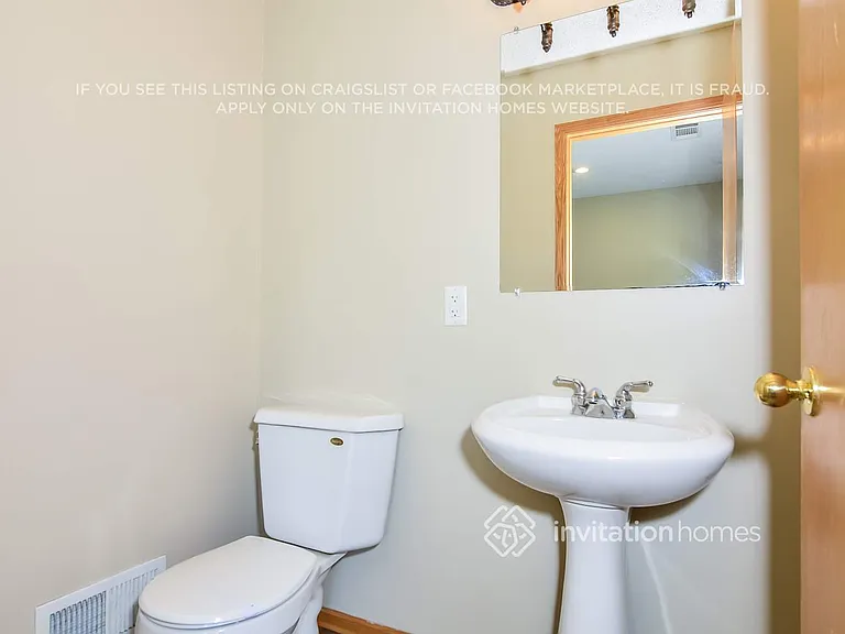 2243 Belfast St W — Photo 16
