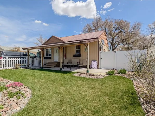 516 S Montana Ave, Fairview, MT 59221