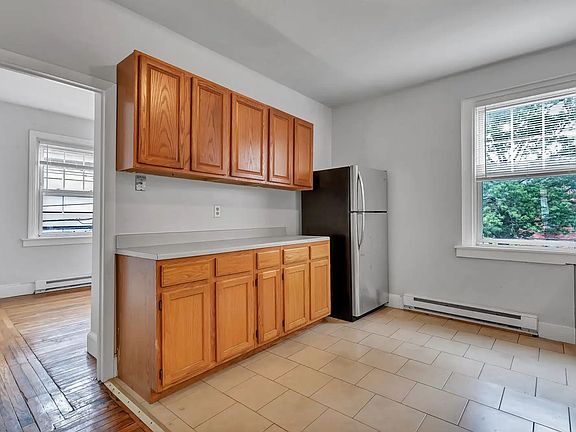 3rd image of 608-612 George St #12