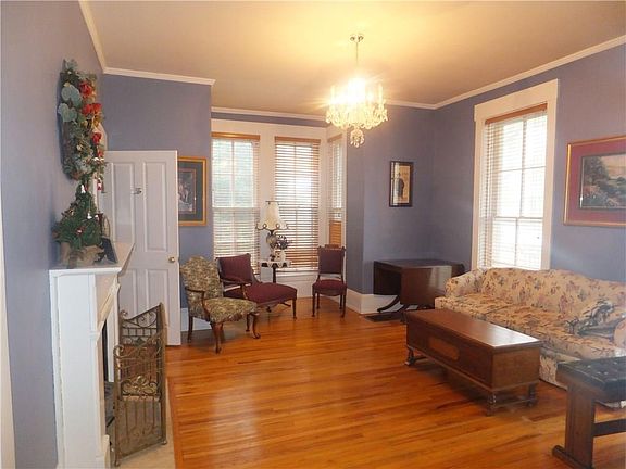 3rd image of 332 N Franklin St