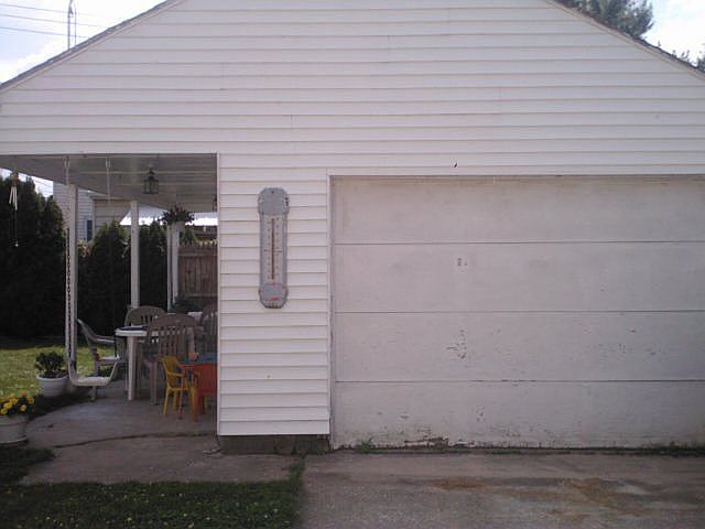 1.5 Car Garage