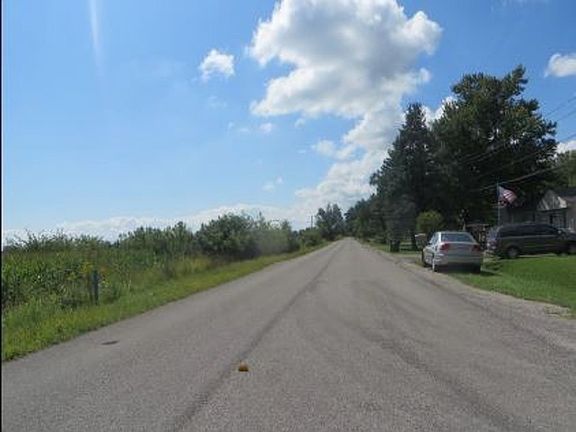 Exterior Neighborhood (street photo)