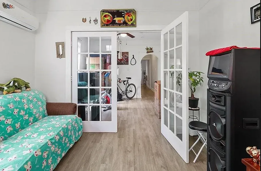 2 bed, 870 sqft, $1,300 — Photo 2