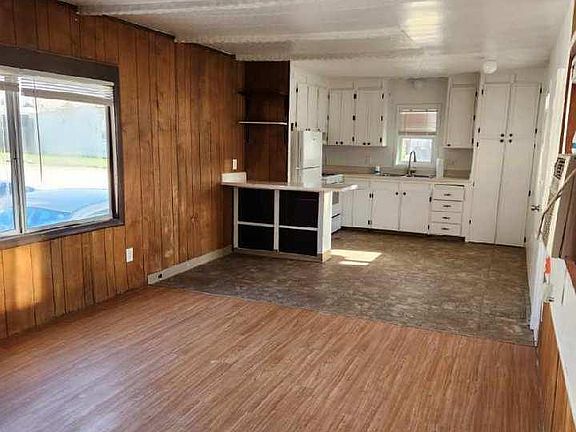 2nd image of 2020 Ua Ave