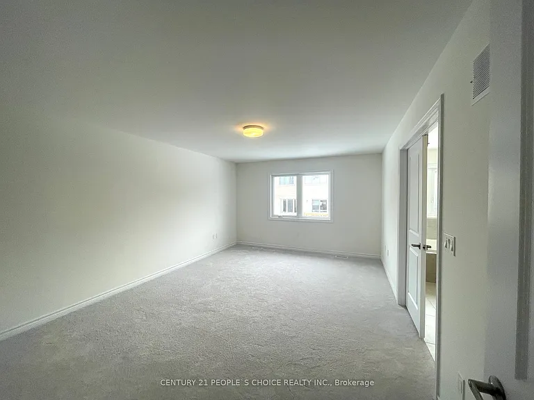 1471 Blackmore St — Photo 32