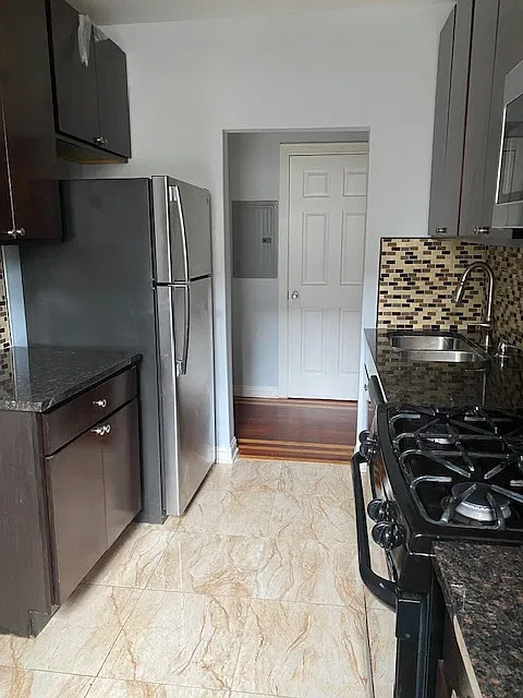 2 bed, 1.5 bath, 1000 sqft, $1,800 — Photo 4