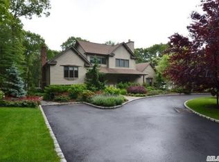 10 Violet Dr, Huntington Station, NY 11746