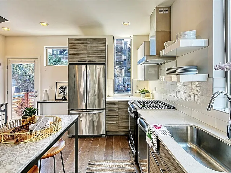 2328 Minor Ave E #A — Photo 13