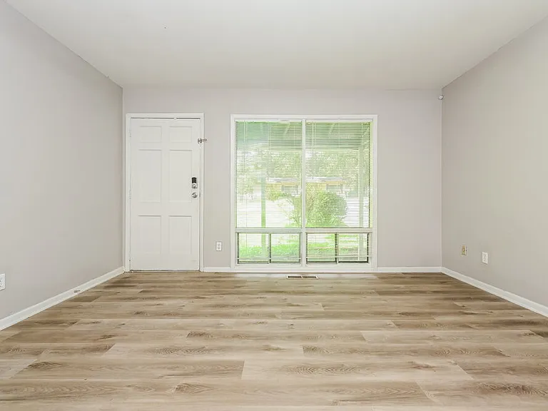 729 Blueridge Dr — Photo 3