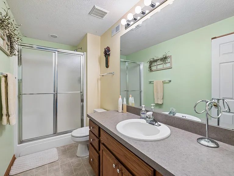 158 W Lombard Dr — Photo 23