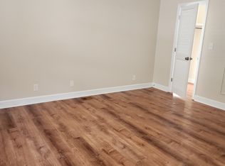 25 W Perry Ln, Savannah, GA 31401