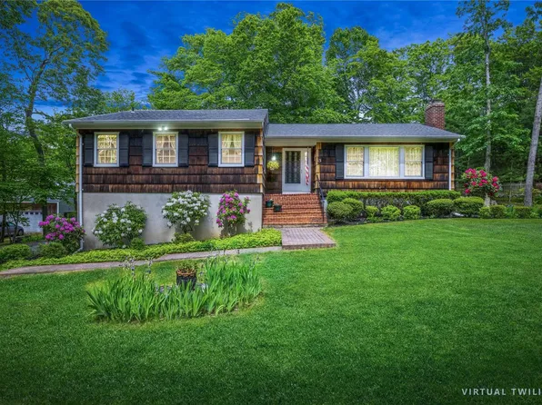 13 Linda Ln E, Riverhead, NY 11901