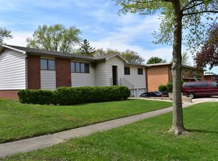 137 S 17th St APT B, Saint Charles, IL 60174