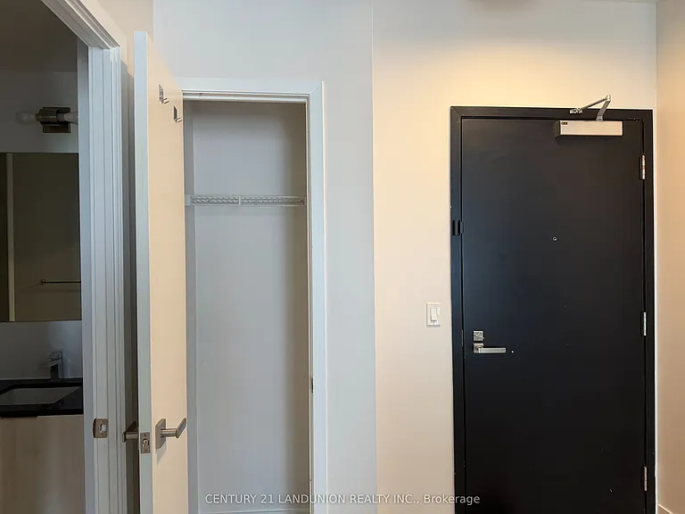 31 Tippett Rd — Photo 11