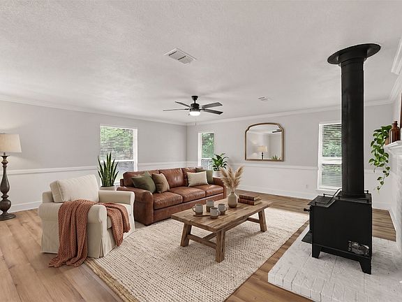 2nd image of 100 Pecan Cir