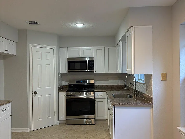 13305 Black Canyon Dr — Photo 10