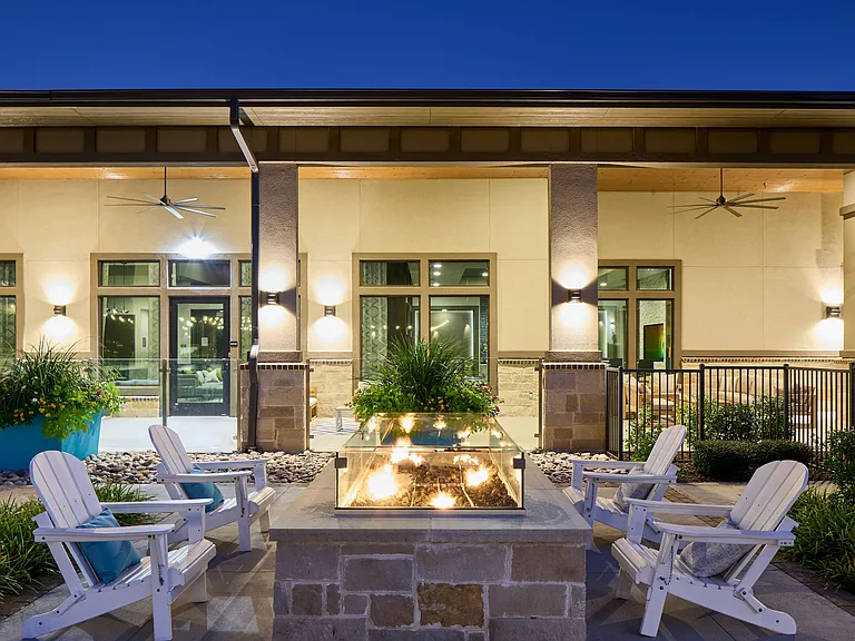 Outdoor Firepit with Cozy Seating