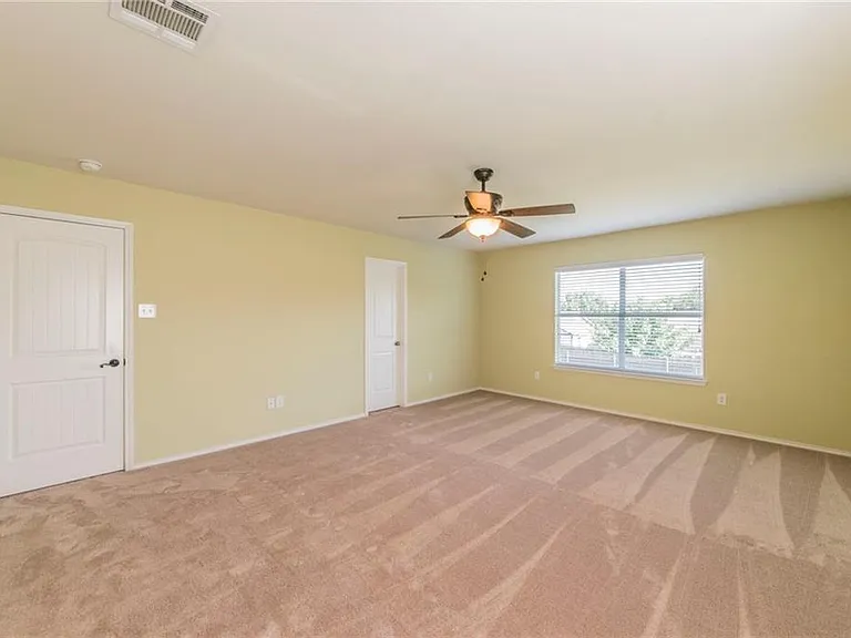 560 Griffith Dr — Photo 10