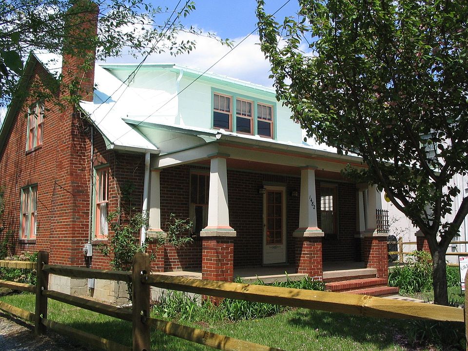 Adorable Arts and Crafts Bungalow in Historic Harpers Ferry