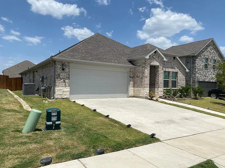 514 Janette Ct — Photo 2