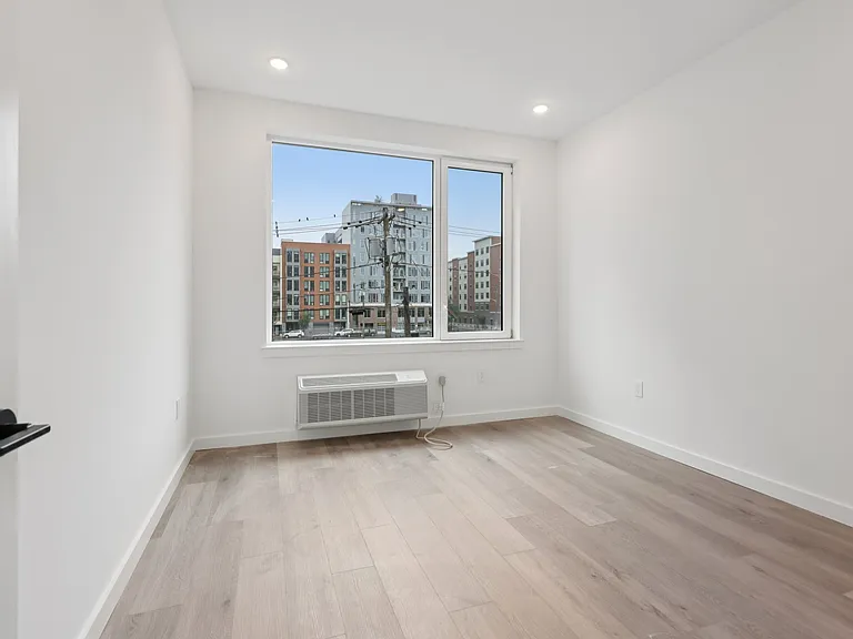 130 Monitor Street — Photo 13
