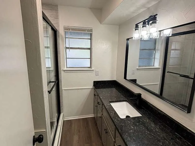 509 SW 25th Pl — Photo 8