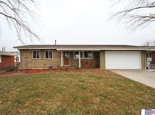 8320 Elizabeth Dr, Lincoln, NE 68505
