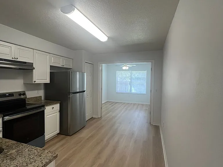 38A Lindsay Dr — Photo 3