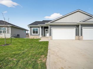 2950 Lake Hill Dr, Des Moines, IA 50320
