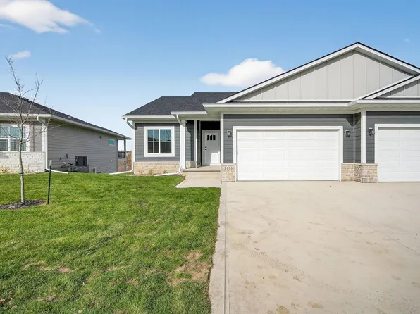 2950 Lake Hill Dr, Des Moines, IA 50320