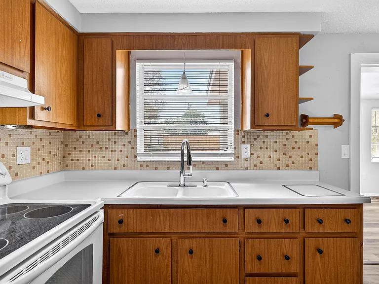 4826 Bonton Dr — Photo 10