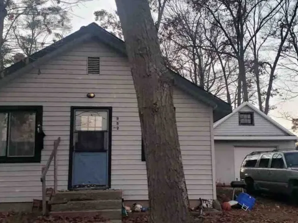 352 Pine Dr, Greenville, MI 48838
