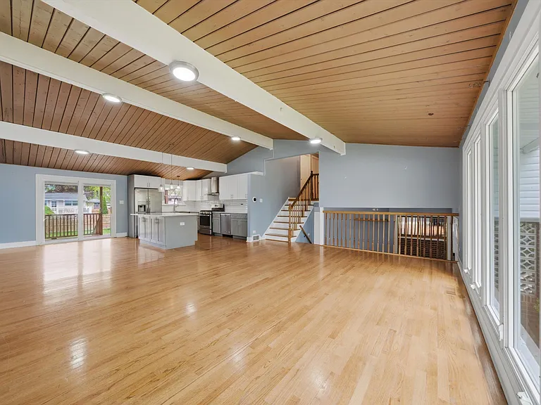 166 W Bradley St — Photo 15