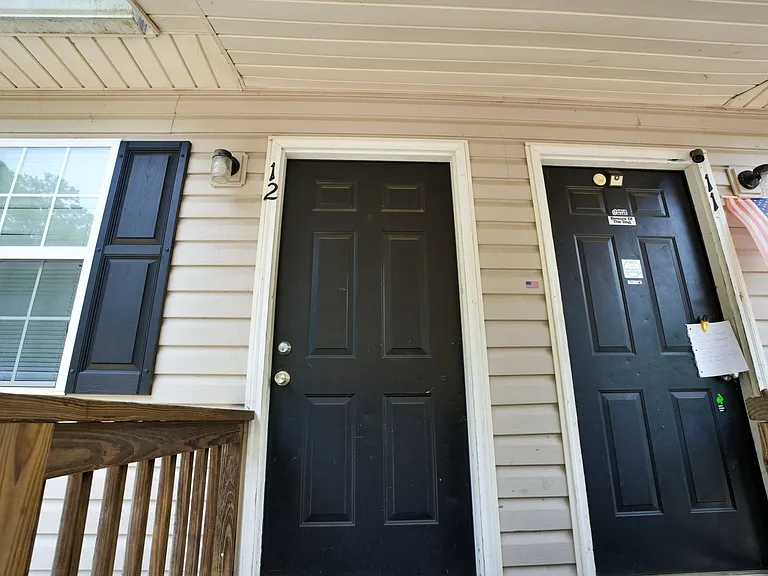 618 College St SW — Photo 8