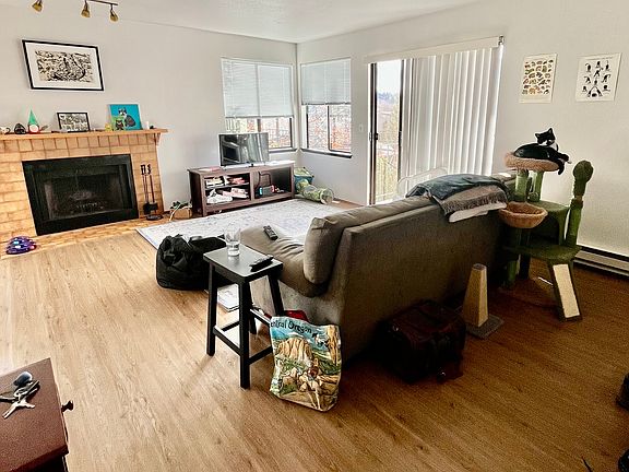 Flexible furniture arrangements.