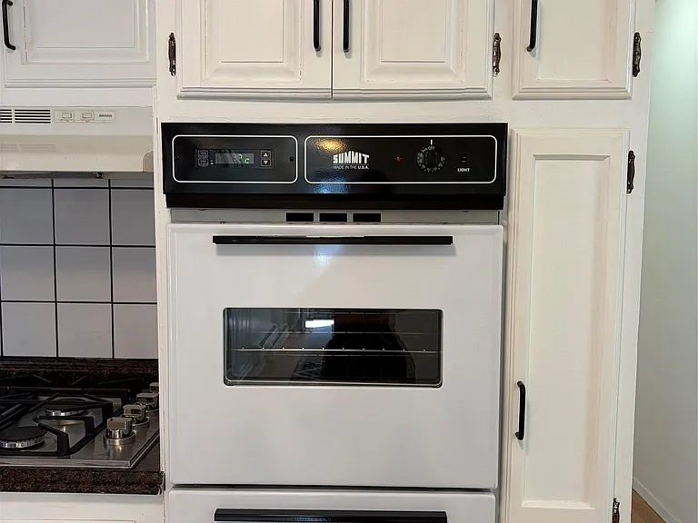 2735 Cropsey Ave #B — Photo 11