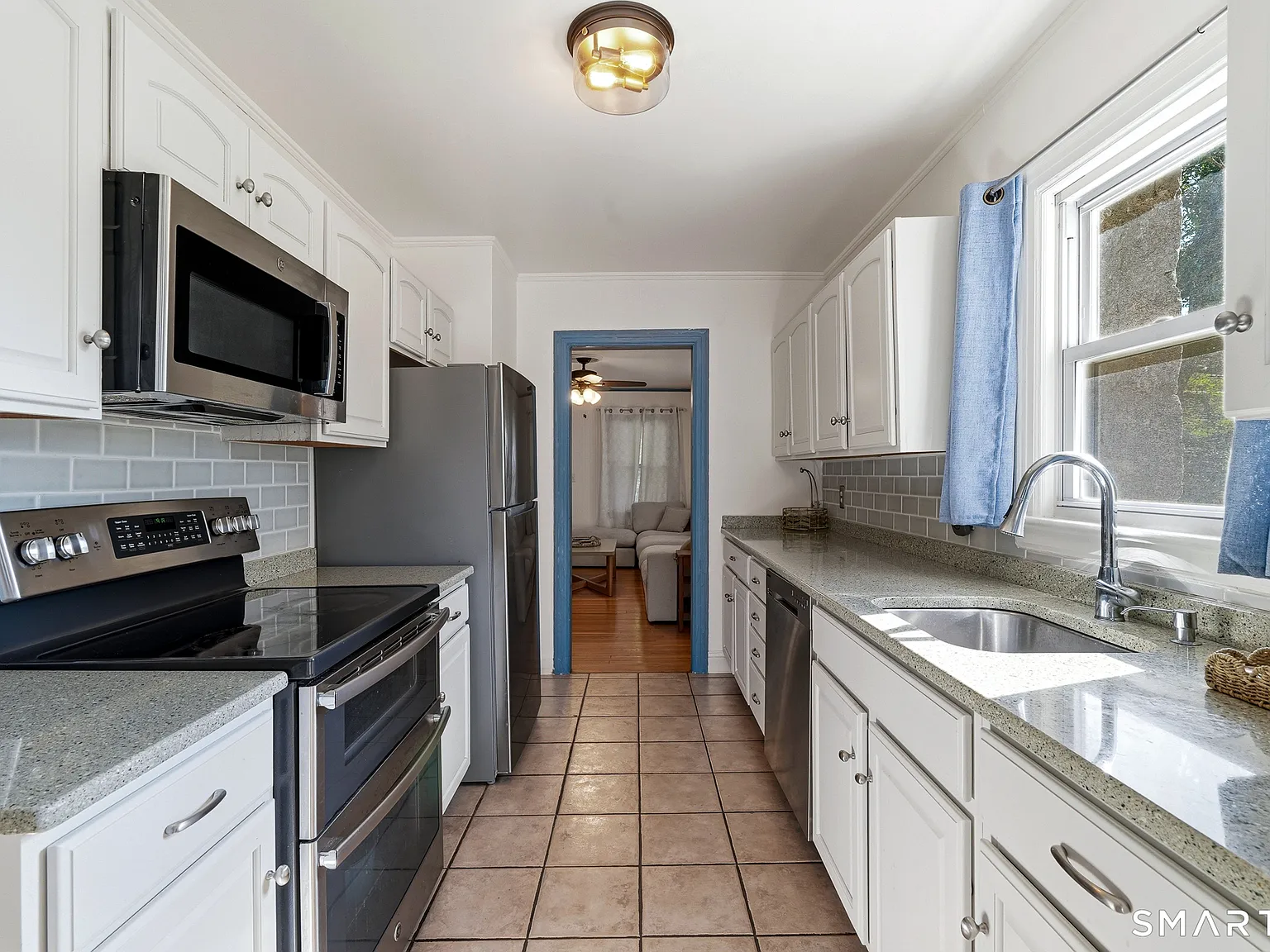 3 bed, 2.0 bath, 1326 sqft, $3,100 — Photo 4