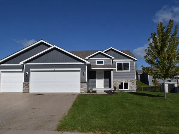 902 Poplar Ln, Watertown, MN 55388