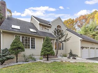 660 Sharpners Pond Rd, North Andover, MA 01845