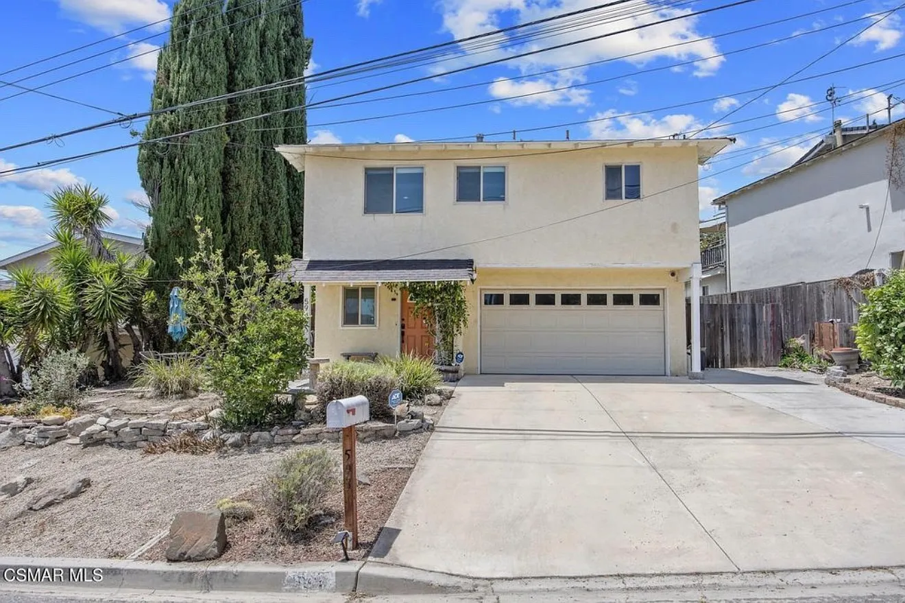 2 bed, 930 sqft, $3,200 — Photo 2