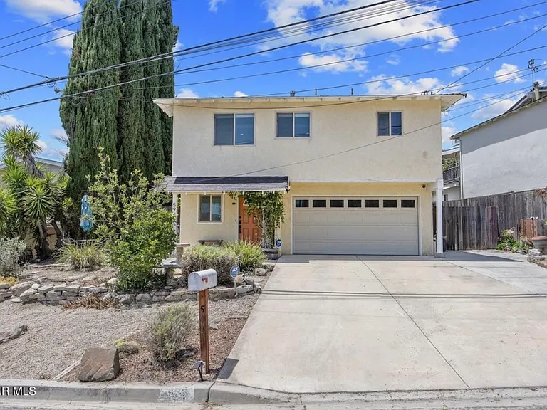 593 Benson Way — Photo 2