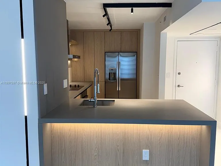 800 N Miami Ave #E-901 — Photo 12